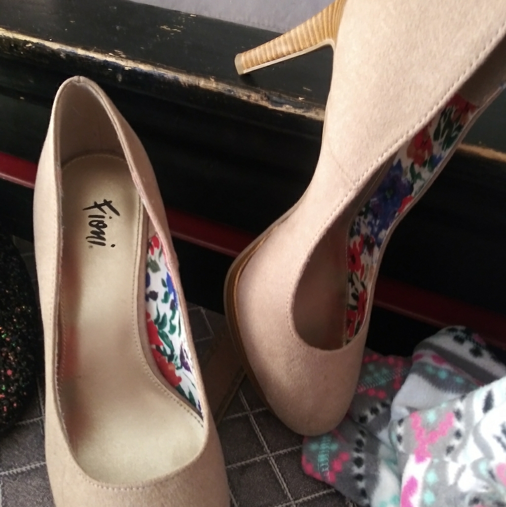 👠 HEELS